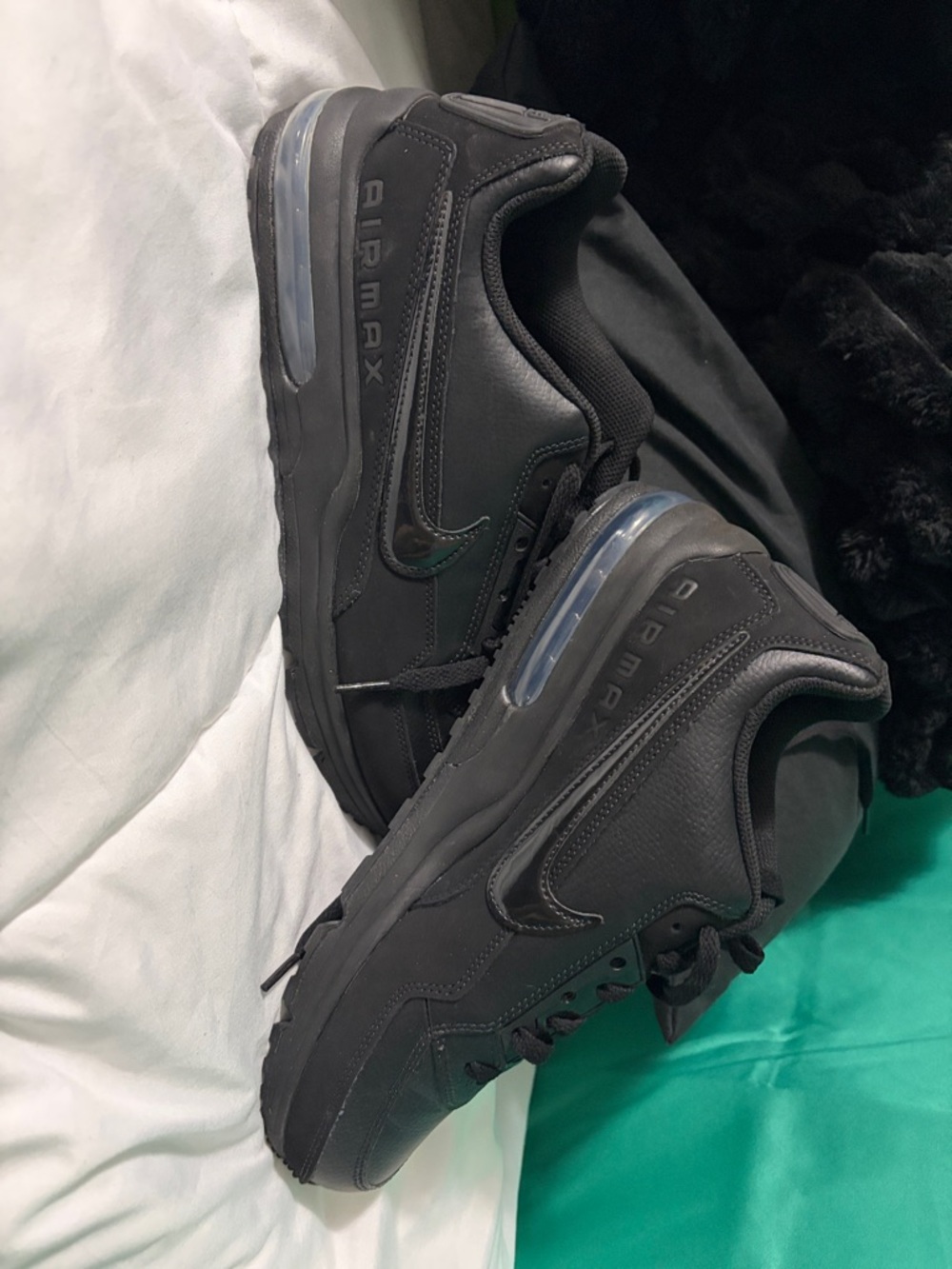 Nike Men's Air Max Low-Top Sneakers - Black with Subtle Iridescent Swoosh